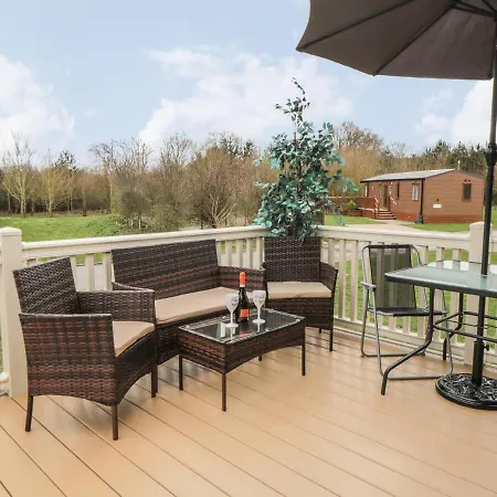 Jeans Lodge- Malton Grange * مالتون